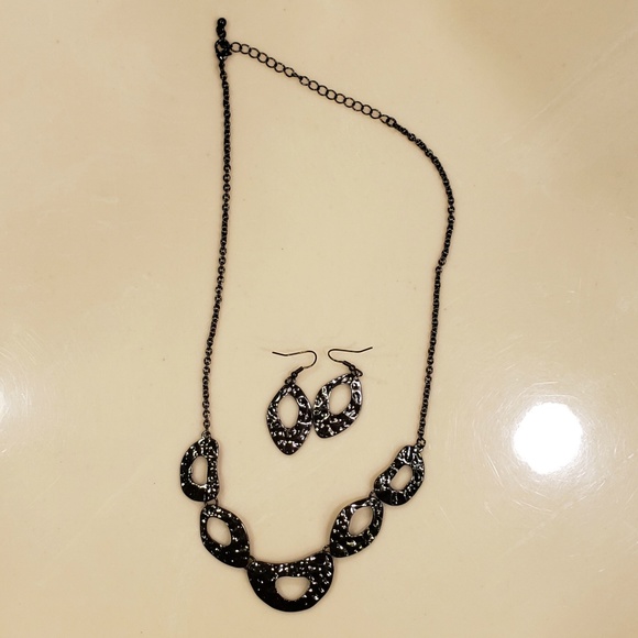 Black, Hammered Metal, Necklace and Earrings Set - Picture 5 of 8